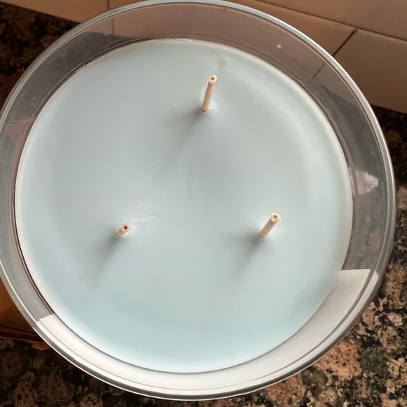 (2) Fresh Spring Morning 3 wick candle - Picture 3 of 3